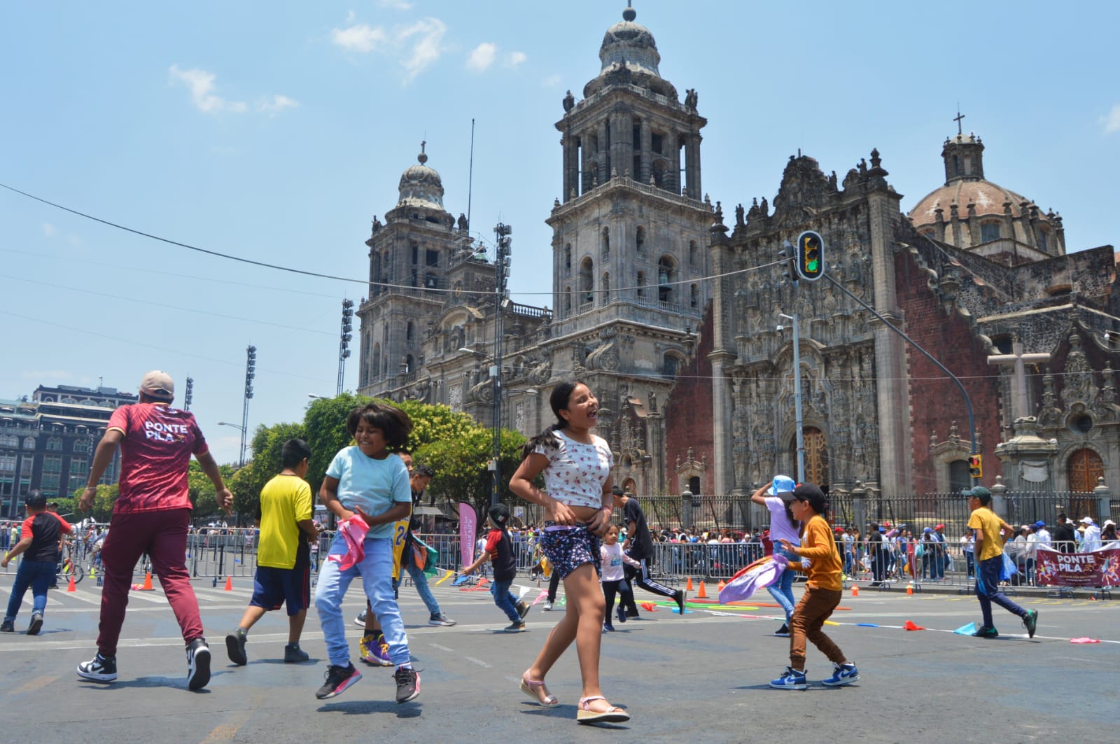 Tirolesa, luchas y ciencia: así arranca el Zocalito de las Infancias en CDMX